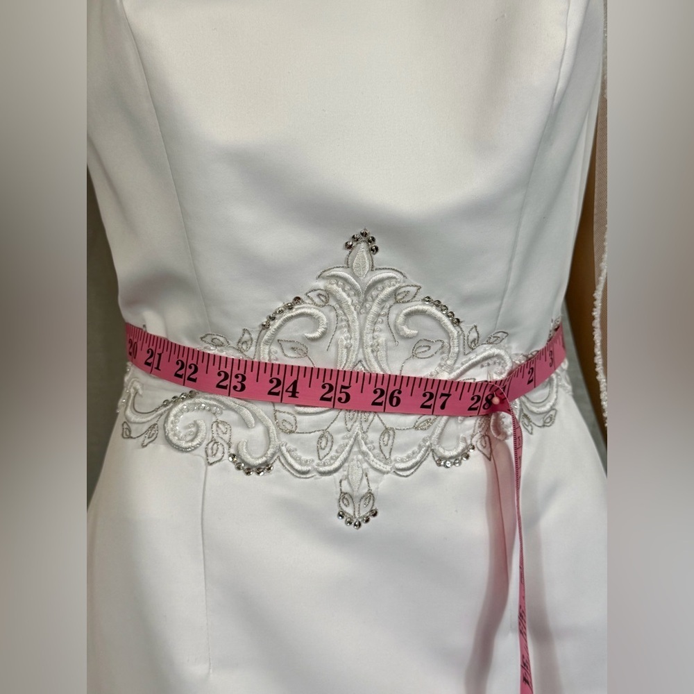 David’s bridal 👰 Elegant White Strapless Wedding Gown with Veil & Tiara Set - Picture 8 of 13